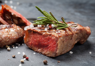 Картинка еда мясные+блюда соль зелень стейк