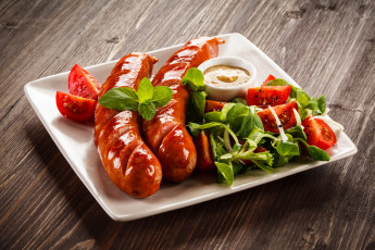 Картинка еда шашлык +барбекю кетчуп томат гриль сосиска горчица мята огурец помидоры