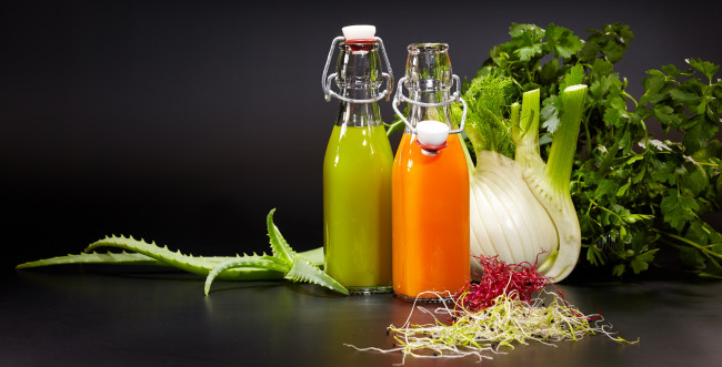 Обои картинки фото еда, напитки,  сок, алоэ, зелень, сок