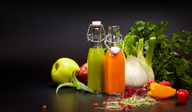 Обои картинки фото еда, напитки,  сок, перец, яблоко, алоэ, зелень, сок