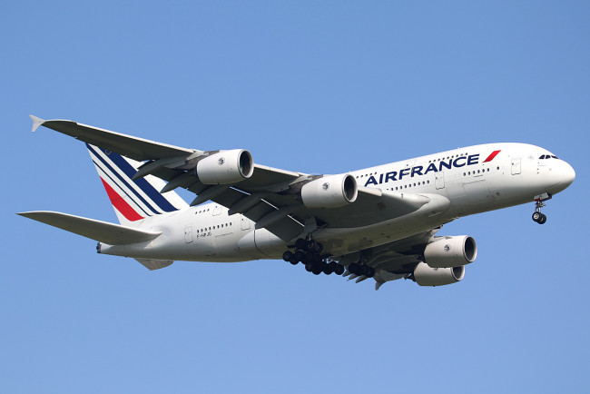 Обои картинки фото a380-861, авиация, пассажирские самолёты, авиалайнер