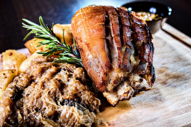 Обои картинки фото еда, мясные блюда, рулька, горчица, картофель, гриль