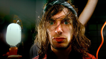 Картинка -girl-talk музыка -временный музыкант диджей