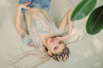 Картинка бестия девушки -+рыжеволосые+и+разноцветные девушка женщина разноцветная сексуальная модель звезда позирует разная обувь верхняя стильная одежда нижнее эротическое бельё трусы лифчик аксессуары макияж колготки чулки и множество элементов на фотографии