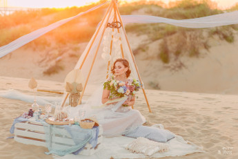 Картинка бестия девушки -+рыжеволосые+и+разноцветные девушка женщина рыжая светлая тёмная сексуальная модель звезда позирует разная обувь верхняя стильная одежда нижнее эротическое бельё трусы лифчик колготки чулки аксессуары макияж и множество элементов на фотографии