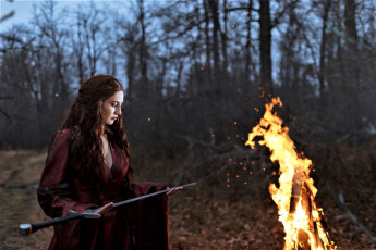 Картинка девушки алёна+слюнкова+ saint+hysteria образ наряд меч костер огонь