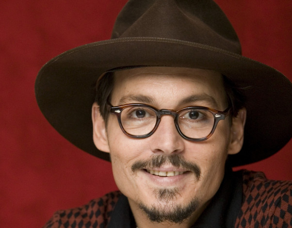 Обои картинки фото мужчины, johnny depp, актер, лицо, шляпа, очки