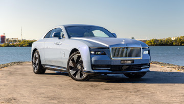 Картинка автомобили rolls-royce rolls royce spectre 2024 года выпуска купe рeка голубой