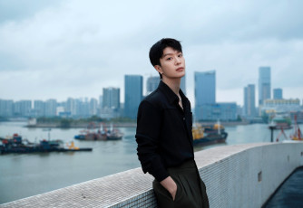 обоя fan chengcheng, мужчины, -unsort, актер, рубашка, город, река, корабли