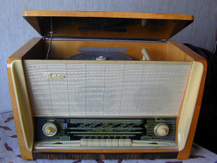 Картинка ретро муз центр латвия разное предметы быта