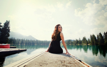 Картинка Erin+Karpluk эрин карплак девушки   озеро