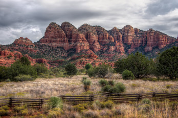 Картинка природа горы забор