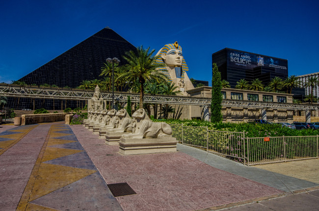 Обои картинки фото louxor - las vegas,  nv, города, лас-вегас , сша, пирамида, отель, казино