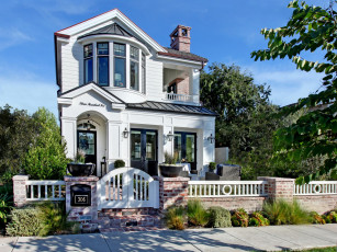 Картинка города -+здания +дома забор калитка дом двухэтажный