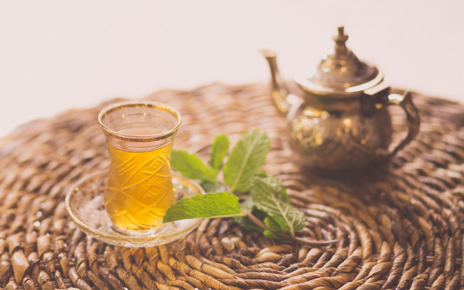 Обои картинки фото еда, напитки,  Чай, стакан, мята, заварник