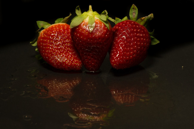 Обои картинки фото еда, клубника,  земляника, ягоды