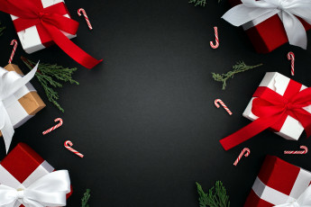 Картинка праздничные подарки+и+коробочки леденцы коробки подарки банты ленты