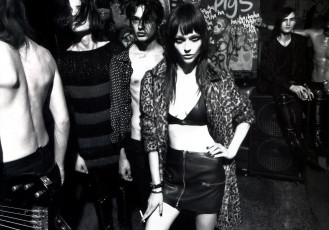 Картинка разное знаменитости саша пивоварова парни черно-белая