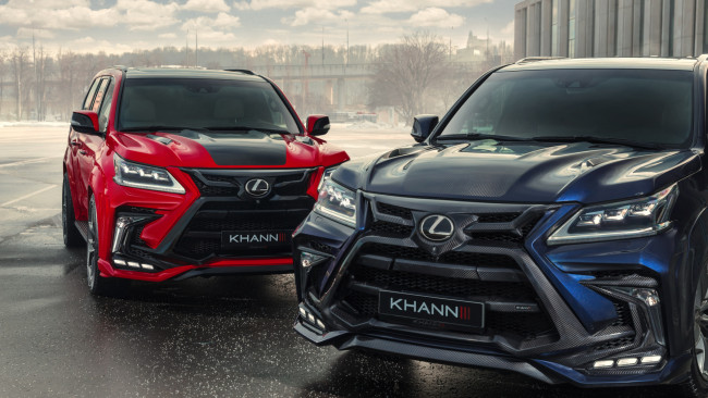 Обои картинки фото автомобили, lexus, джип, лексус, пара, небо, фон, здание, машина, асфальт, автомобиль, красный, карбон, тюнинг, фары, красная