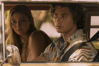 обоя кино фильмы, outer banks , сериал, парень, девушка, машина