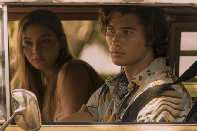 Обои картинки фото кино фильмы, outer banks , сериал, парень, девушка, машина