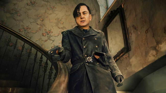 Обои картинки фото all the light we cannot see , мини–сериал 2023, кино фильмы, all the light we cannot see, весь, невидимый, нам, свет, сериал, военный, драма, история, lars, eidinger, all, the, light, we, cannot, see