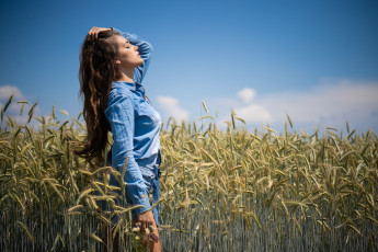 Картинка девушки -+брюнетки +шатенки девушка