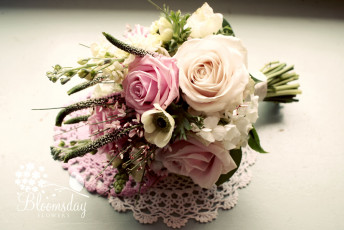 Картинка цветы букеты композиции розы анемоны левкой