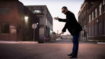 Картинка carl craig музыка очки танец улица