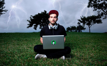 Картинка borgore музыка молнии деревья трава наушники компьютер