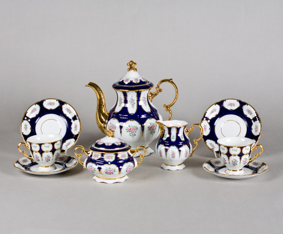 Обои картинки фото разное, посуда, столовые, приборы, кухонная, утварь, сервиз, фарфор, чайник, чашки, тарелочки