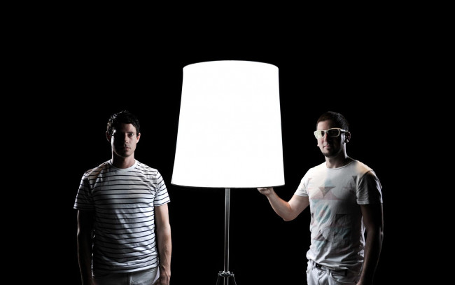 Обои картинки фото big, gigantic, музыка, другое, торшер, черный, фон