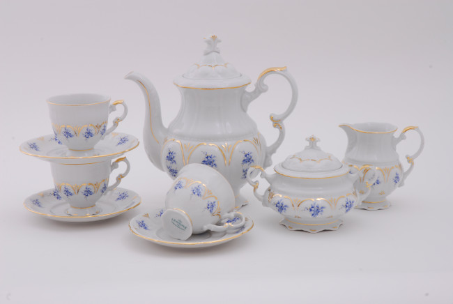 Обои картинки фото разное, посуда, столовые, приборы, кухонная, утварь, сервиз, чашки, тарелочки, чайник, фарфор