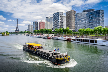 Картинка корабли баржи удно река город