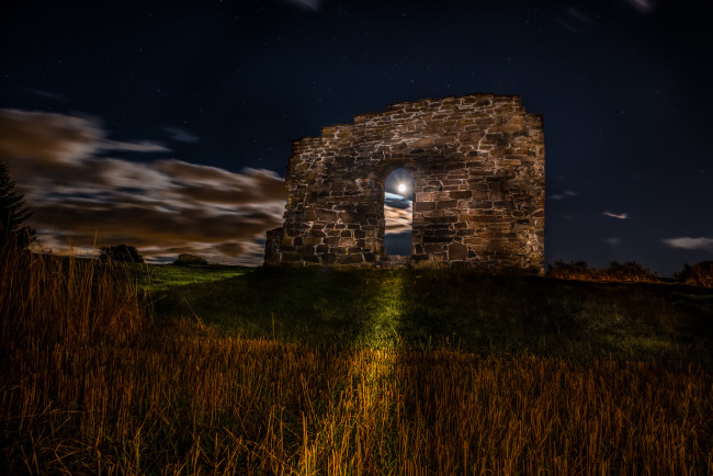 Обои картинки фото разное, развалины,  руины,  металлолом, луна, ночь, арка