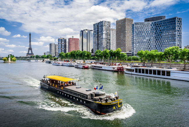 Обои картинки фото корабли, баржи, удно, река, город