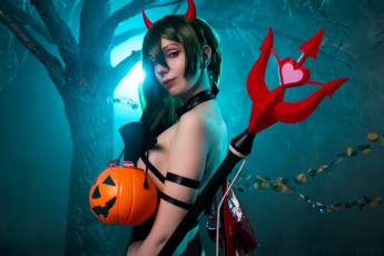 Картинка девушки victoria+lirell образ косплей наряд костюм рожки тыква трезубец
