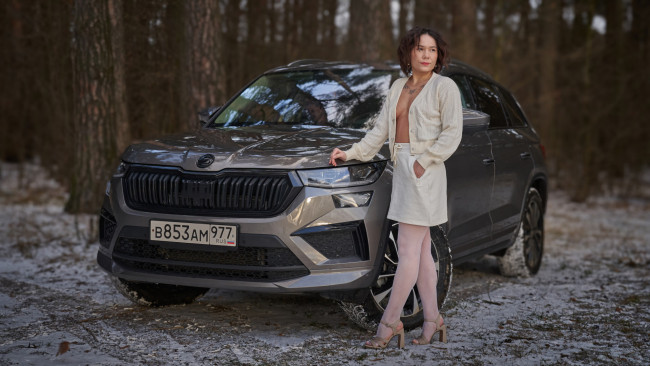 Обои картинки фото автомобили, -авто с девушками, skoda, kodiaq