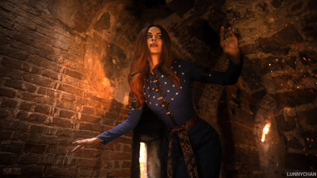 Обои картинки фото девушки, светлана хофман , lunny chan, образ, косплей, наряд, платье, стены