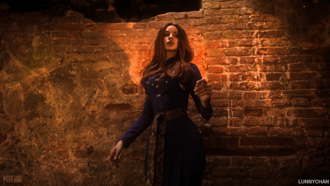 Обои картинки фото девушки, светлана хофман , lunny chan, образ, косплей, наряд, платье, стена