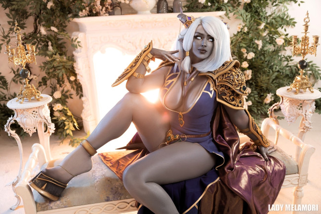 Обои картинки фото девушки, мария давыдова , lady melamori, образ, наряд, косплей, костюм, подсвечники, растения