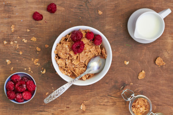 Картинка еда разное молоко хлопья малина