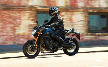Картинка мотоциклы yamaha fz8 мотоцыиклист 2012 темный