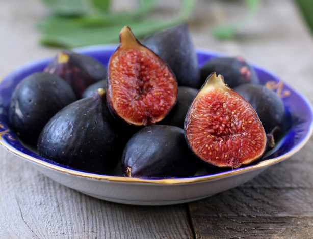 Обои картинки фото еда, инжир, миска
