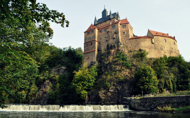 Обои картинки фото города, - дворцы,  замки,  крепости, стены, замок, пороги, река, лес, холм, kriebstein castle, saxony, germany, замок крибштайн, саксония, германия