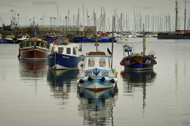 Обои картинки фото brixham, корабли, разные вместе, лодки, бухта, баркасы, катера, яхты, мачты, причал