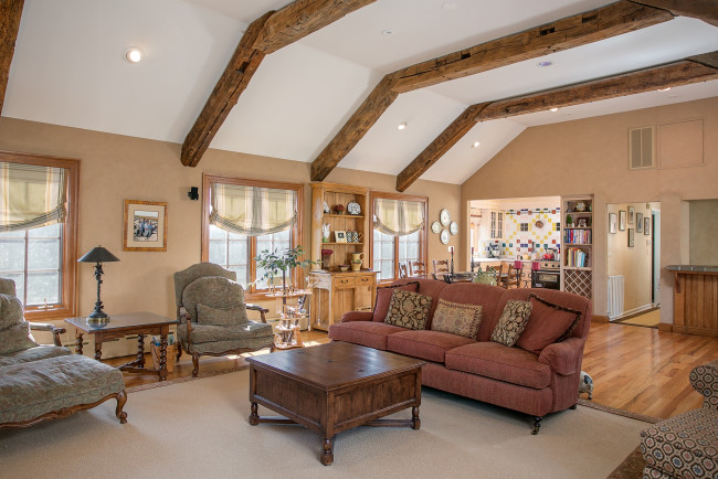 Обои картинки фото интерьер, гостиная, диван, стол