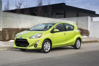 Картинка автомобили toyota 2015 г prius c зеленый