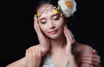 Картинка девушки -unsort+ лица +портреты настроение улыбка портрет азиатка цветок руки лицо