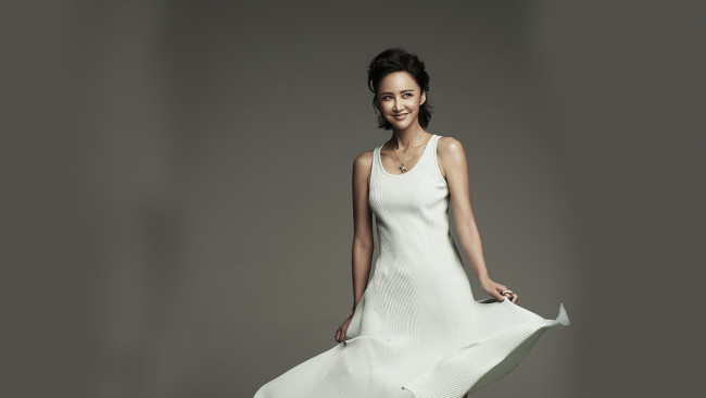 Обои картинки фото zhang xin yi, девушки, взгляд, азиатка, модель, девушка, фон